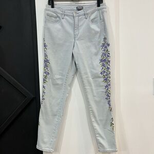 Martha Stewart Light Wash Skinny Jeans Embroidered Purple Flowers Size 10